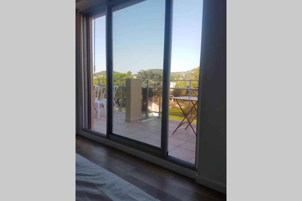 Appartement Deux Pieces , Climatise, Terrase, Cavalaire Kültér fotó